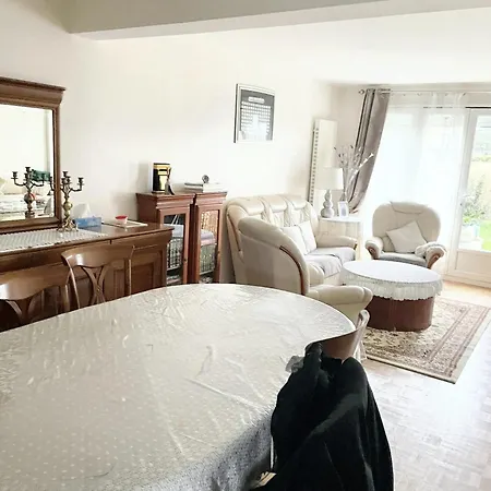 Charmante A Avec Jardin Prive Villa Elancourt