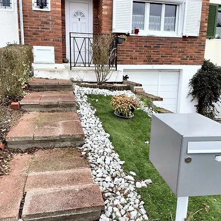 Charmante A Avec Jardin Prive * Elancourt